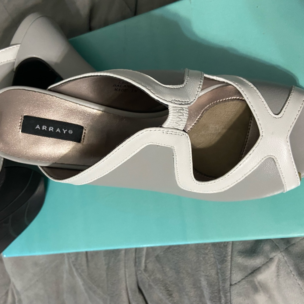 Array Woman’s Heels - image 2